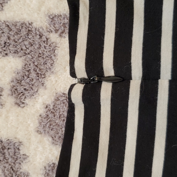 Vince Camuto Black & White Striped Peplum Shirt - Medium Size! NWT! ❤ - Picture 9 of 16